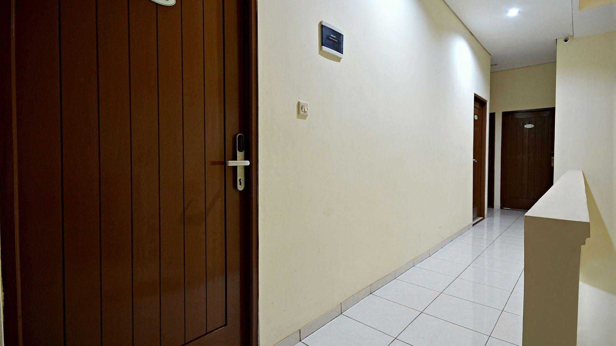 Green Apple Residence Near Sarinah Mitra Reddoorz Jakarta Extérieur photo